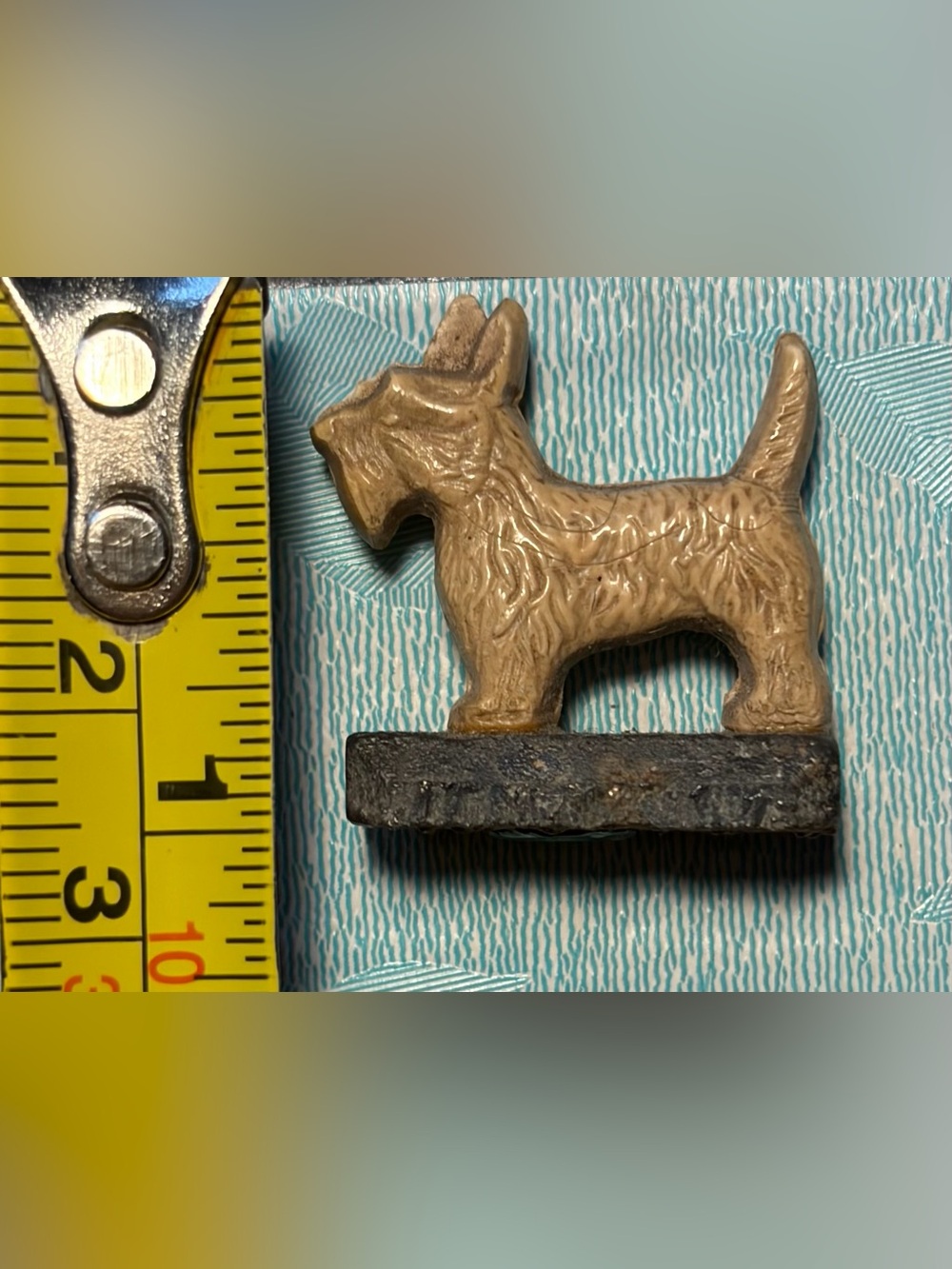Vintage 1940's Small Scottie Dog Figurine — Beige on Black Base